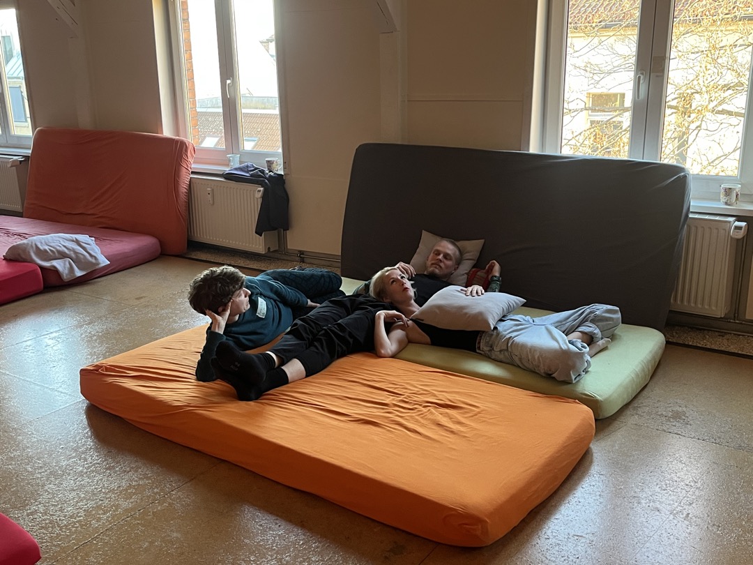 Cuddling training participants in Berlin