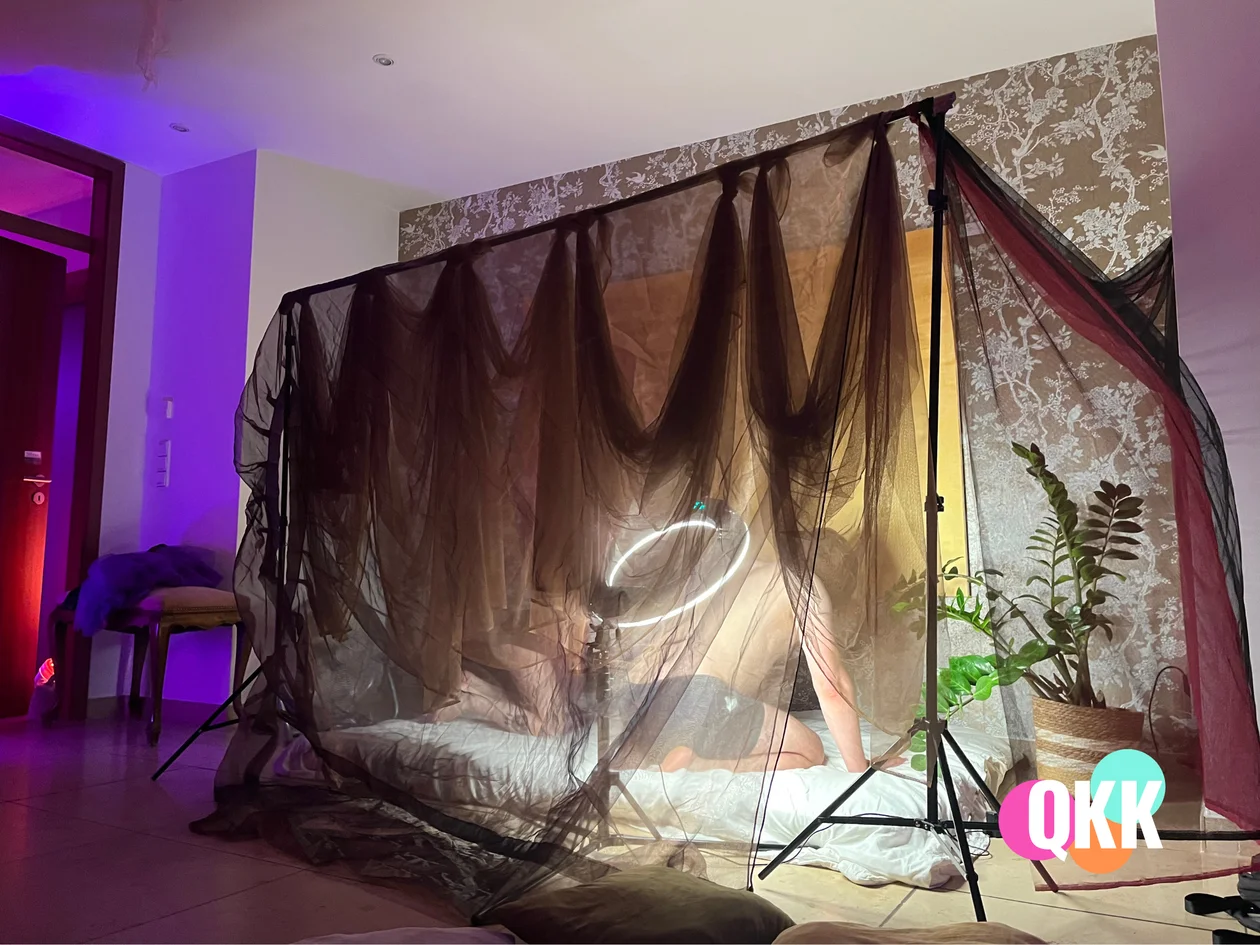 Sensual photo booth