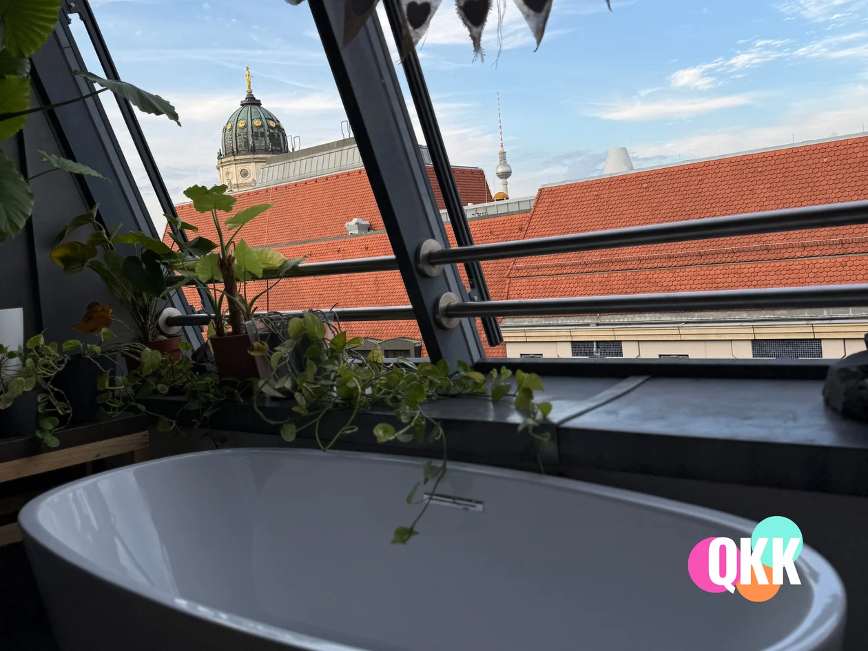 Bath tub on the balcony in Berlin