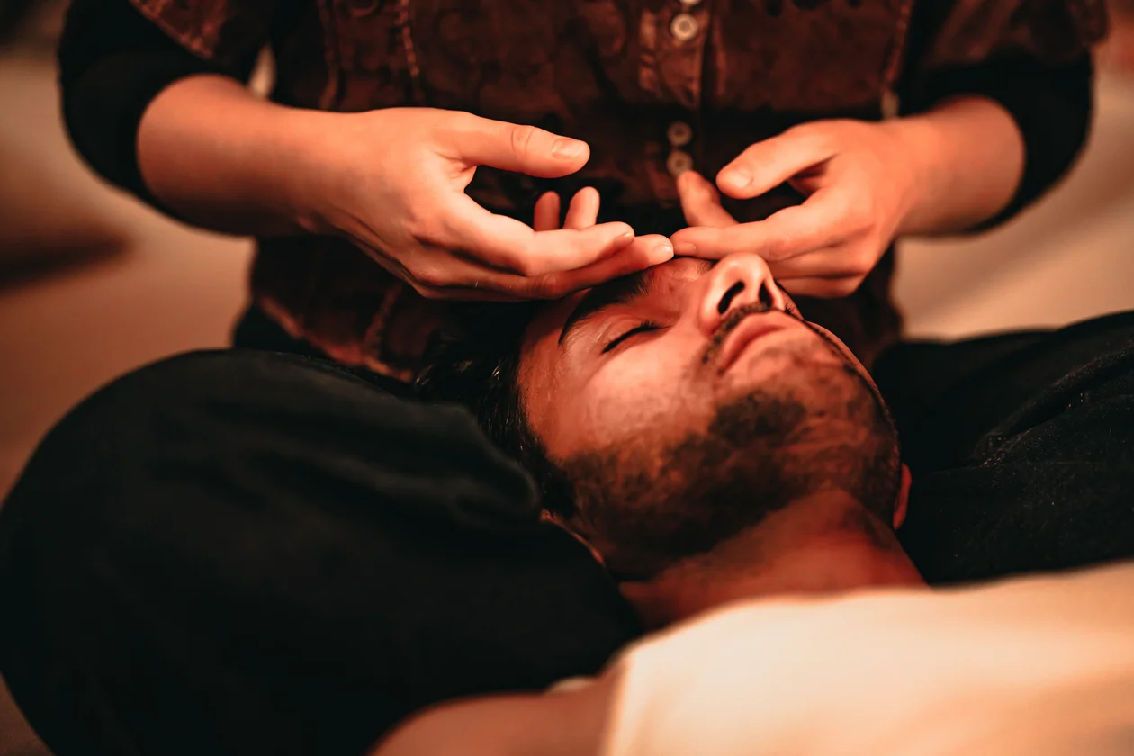 Massage exchange at the sensual queer event in Berlin