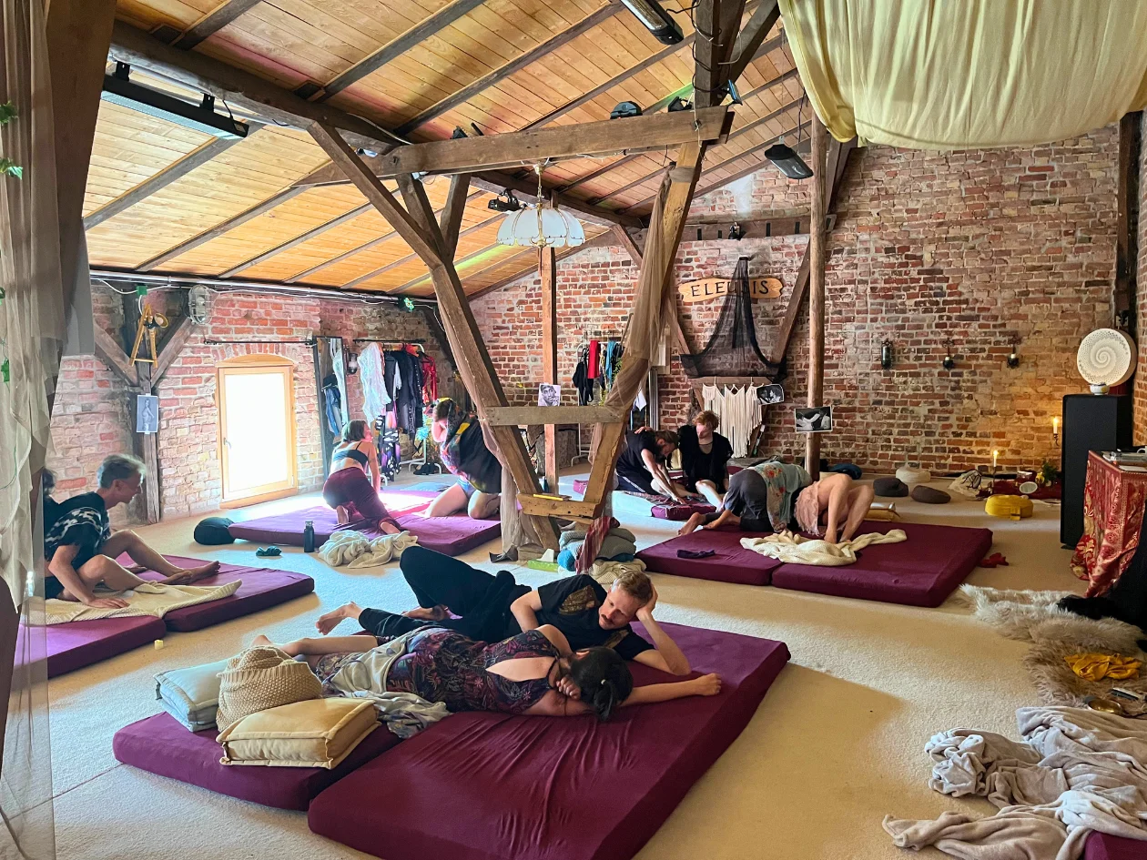 Indoor workshop at the sex-positive retreat in Berlin
