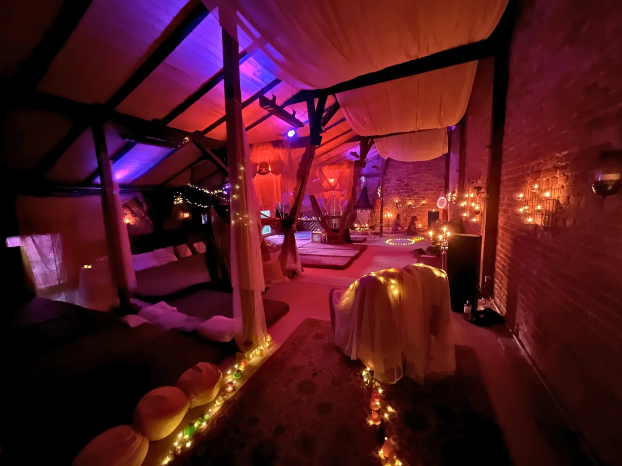 A beautifully decorated free-flow space during this sexuality retreat in Berlin