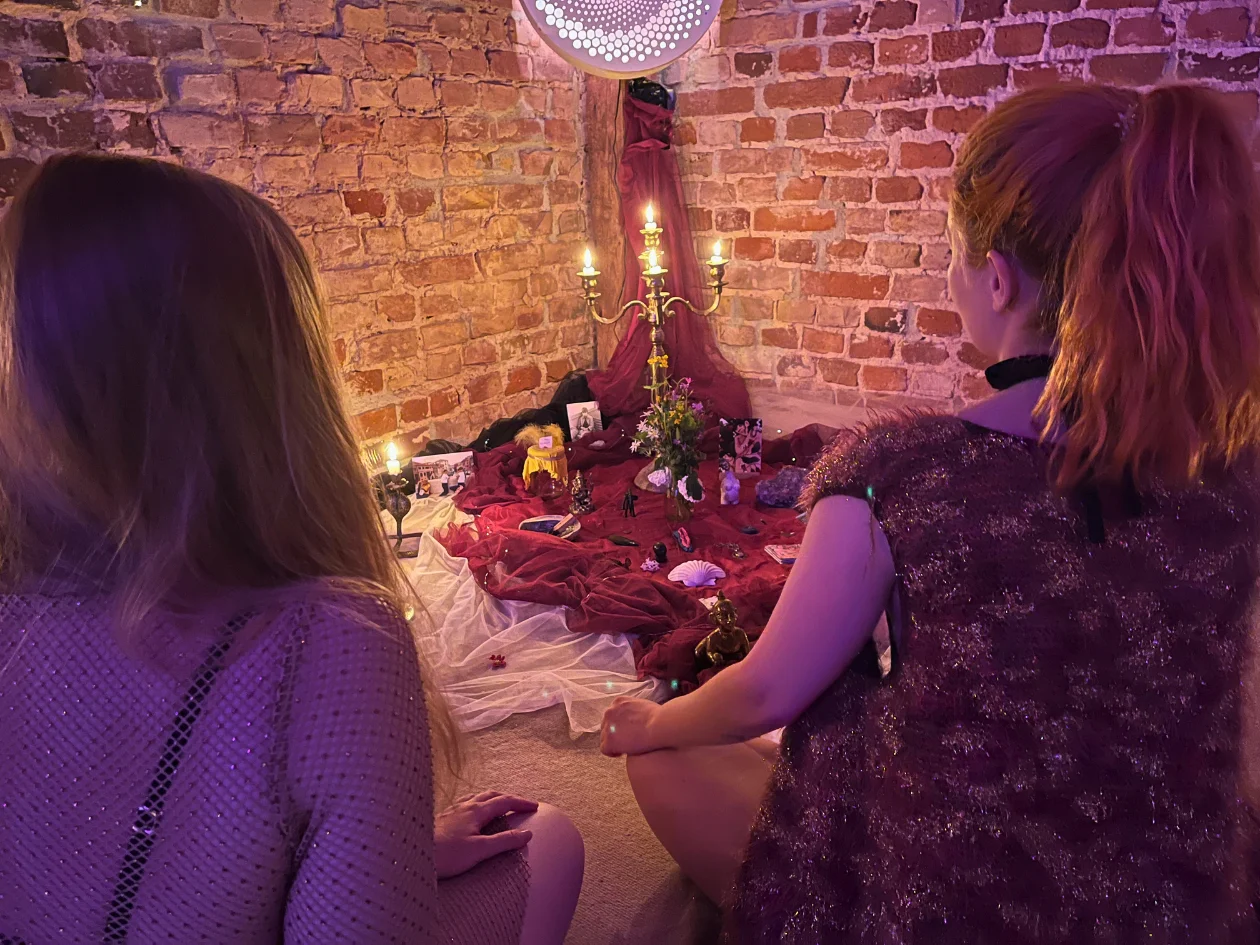 Evening gathering during the sensuality retreat in Berlin